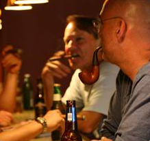 Maduros clients enjoying tabacco and drinks